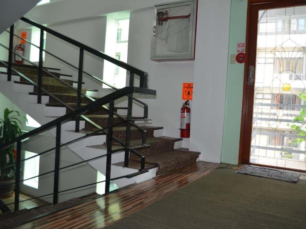 Franchise One Hotel Makati City Bagian luar foto
