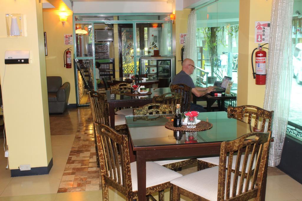 Franchise One Hotel Makati City Bagian luar foto