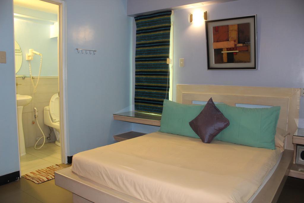 Franchise One Hotel Makati City Bagian luar foto